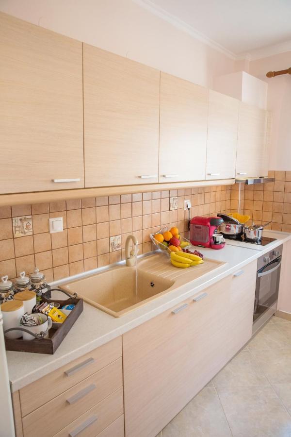 Konstantina & Evgenia Deluxe Apartment Néa Péramos Eksteriør bilde